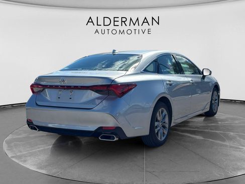 Used 2019 Toyota Avalon XLE w/ Moonroof Package FWD image 5