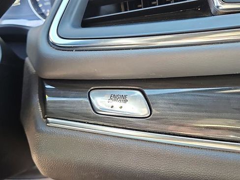 Used 2024 Buick Enclave Premium image 19