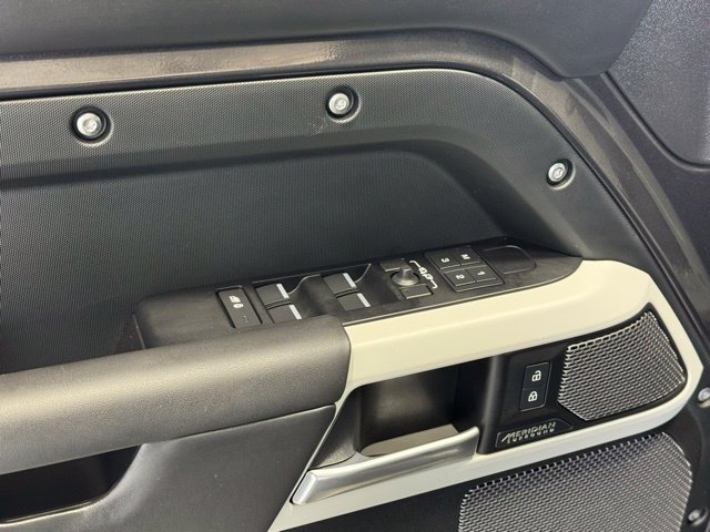 New 2024 Land Rover Defender 110 SE AWD/4WD image 15
