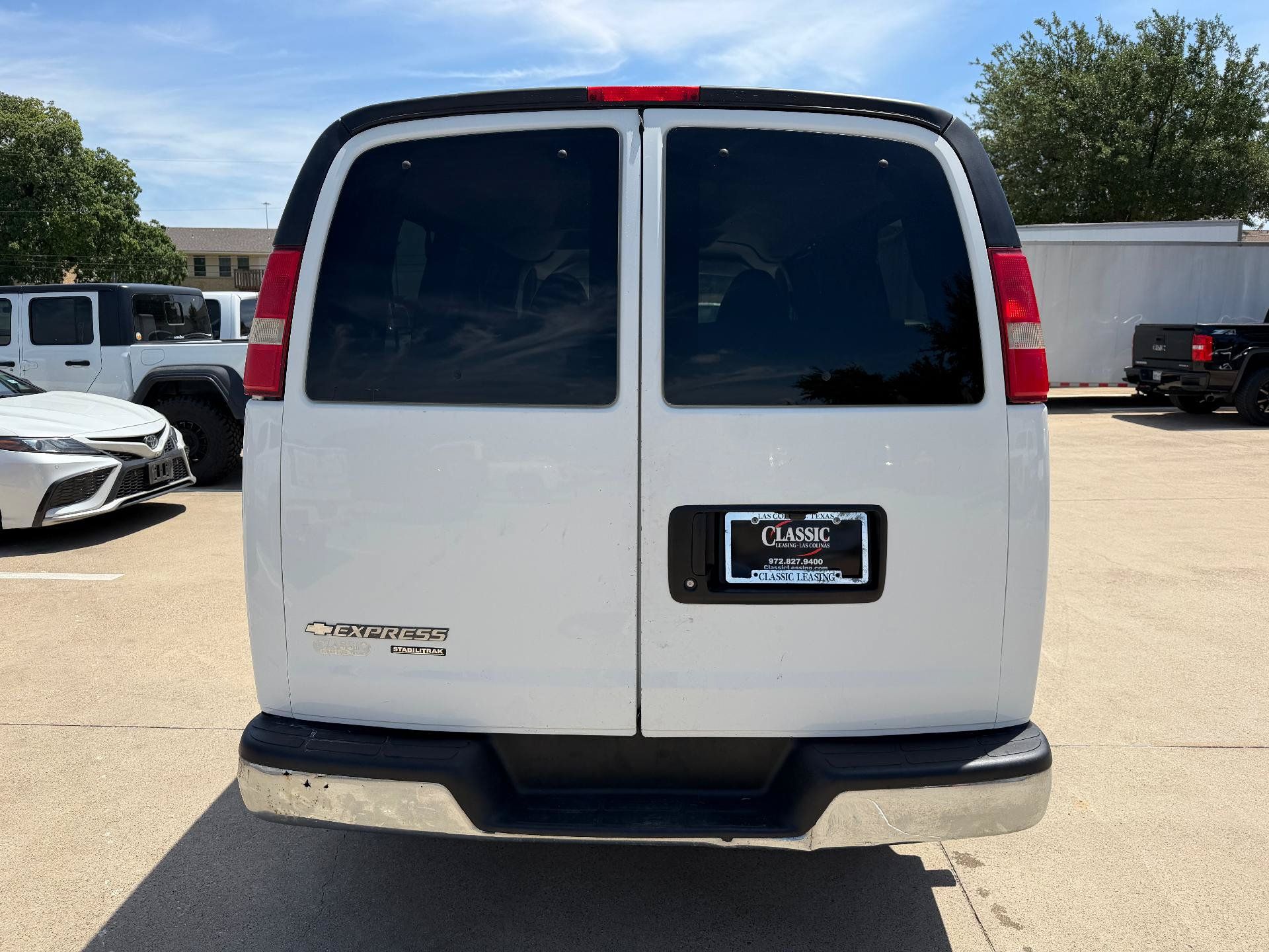 Used 2015 Chevrolet Express 2500 LT w/ LT Preferred Equipment Group RWD image 7