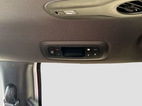 New 2026 Chrysler Pacifica Select image 27