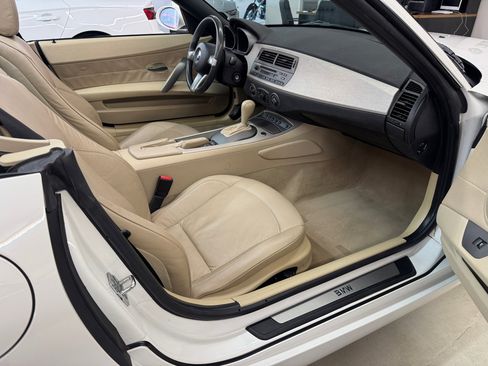 Used 2004 BMW Z4 2.5i image 3