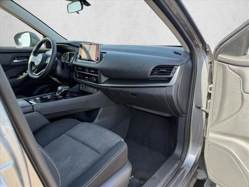 Used 2024 Nissan Rogue SV FWD image 11