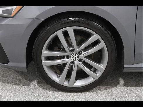 Used 2018 Volkswagen Passat 2.0T R-Line FWD image 21