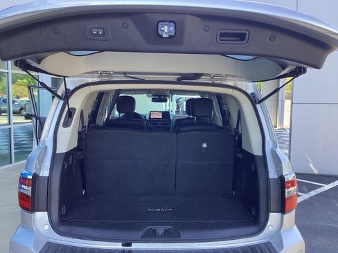 Used 2024 Nissan Armada SL w/ Captain's Chairs Package image 23