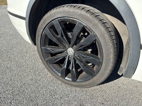 Used 2019 Volkswagen Tiguan SEL Premium R-Line image 9