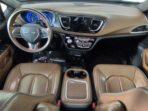 Used 2020 Chrysler Pacifica Limited image 21