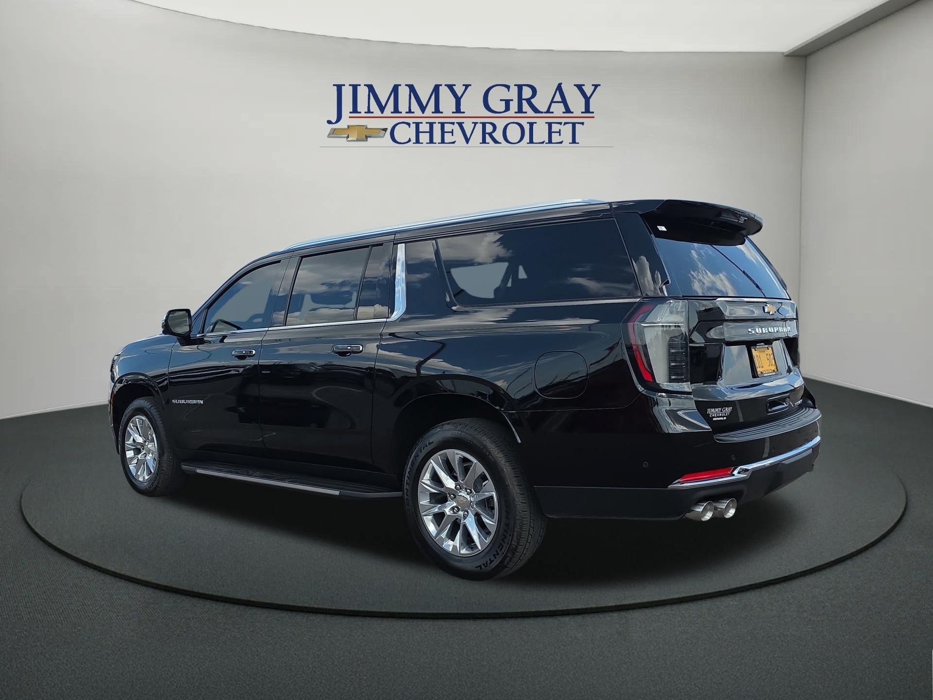 Used 2026 Chevrolet Suburban Premier w/ Sun And Tow Package RWD image 3
