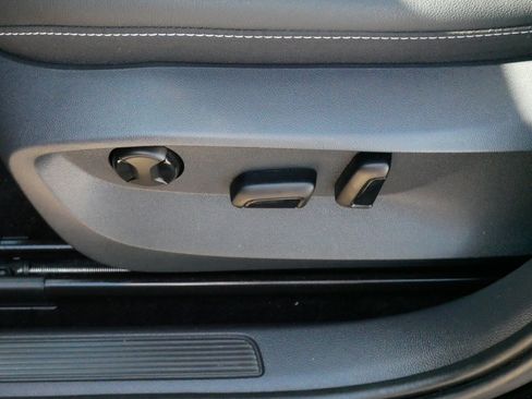 Used 2024 Volkswagen Taos SE image 20