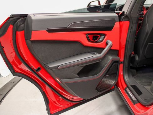 Used 2025 Lamborghini Urus SE image 33