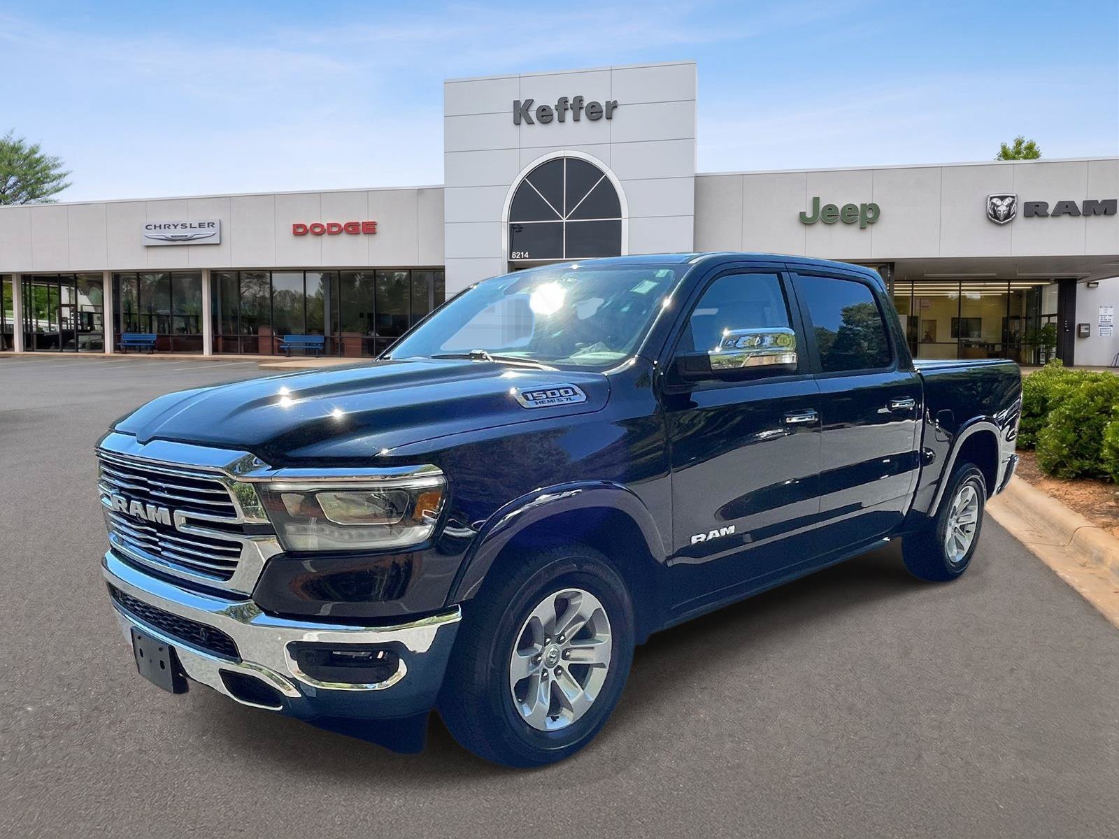 Used 2019 RAM 1500 Laramie AWD/4WD image 1