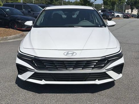 New 2026 Hyundai Elantra Hybrid FWD image 2