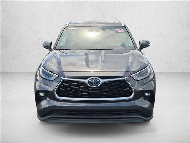 Used 2022 Toyota Highlander XLE FWD image 2