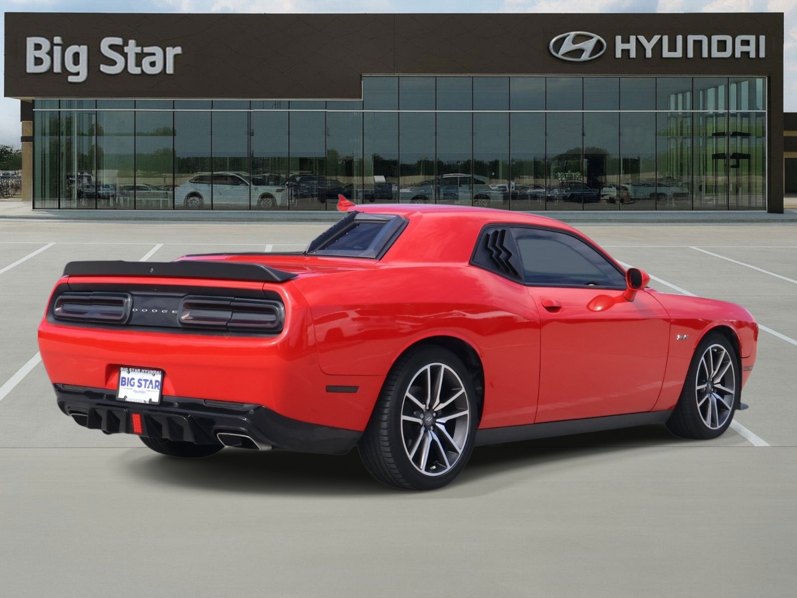 Used 2023 Dodge Challenger R/T RWD image 4