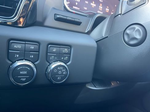 Used 2024 GMC Sierra 1500 AT4 w/ Technology Package AWD/4WD image 30