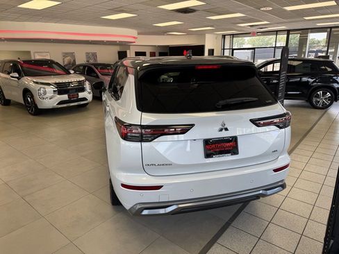 New 2025 Mitsubishi Outlander SEL image 4