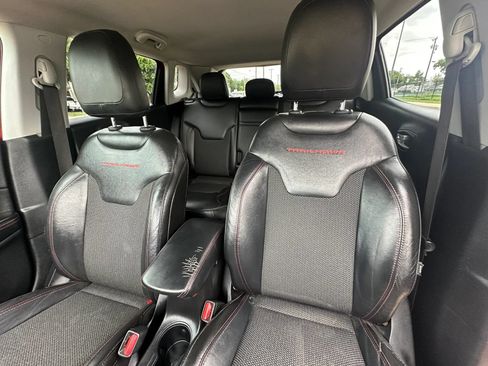 Used 2018 Jeep Compass Trailhawk AWD/4WD image 12