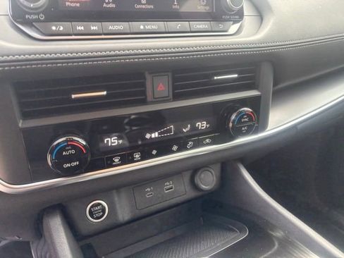 Used 2023 Nissan Rogue SV image 18