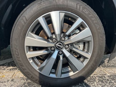 Used 2025 Nissan Pathfinder SL FWD image 23