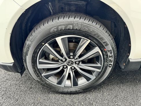 Certified 2023 Toyota Venza LE AWD/4WD image 22