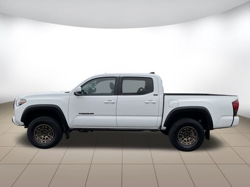 Used 2023 Toyota Tacoma SR5 w/ Trail Edition image 6