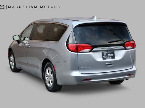 Used 2017 Chrysler Pacifica LX w/ Tire & Wheel Group image 9