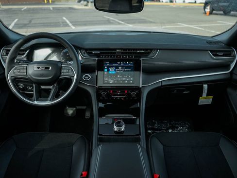 New 2025 Jeep Grand Cherokee L Altitude image 15