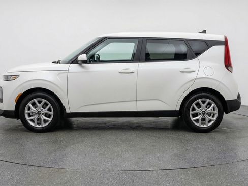 Used 2025 Kia Soul LX w/ LX Technology Package FWD image 5