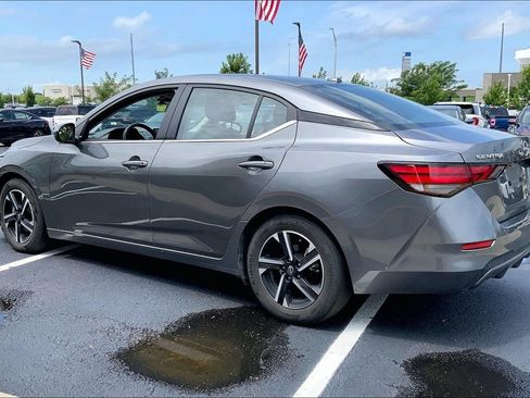 Used 2024 Nissan Sentra SV FWD image 2