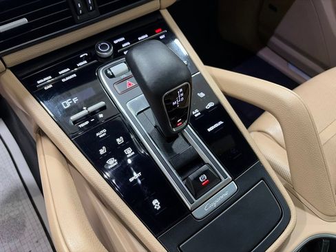 Used 2020 Porsche Cayenne AWD/4WD image 18