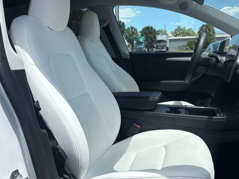 Used 2023 Tesla Model Y Long Range image 18