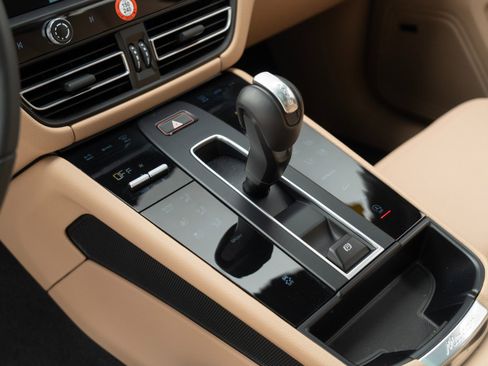 Certified 2025 Porsche Macan image 29