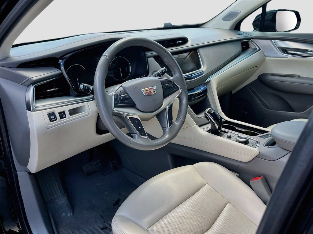 Used 2022 Cadillac XT5 Premium Luxury w/ LPO, Floor Liner Package FWD image 9