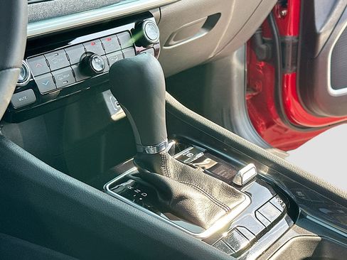 Used 2024 Jeep Compass Latitude image 11