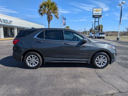 Used 2020 Chevrolet Equinox LT image 3