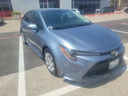 Used 2020 Toyota Corolla LE FWD image 2