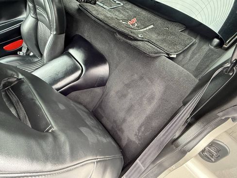 Used 1998 Chevrolet Corvette Coupe w/ Roof Pkg RWD image 18