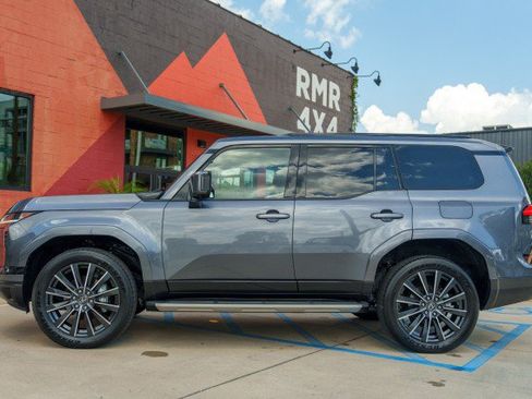 Used 2025 Lexus GX 550 w/ Accessory Package (31) AWD/4WD image 8