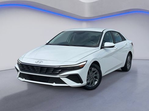 Certified 2025 Hyundai Elantra Hybrid FWD image 2
