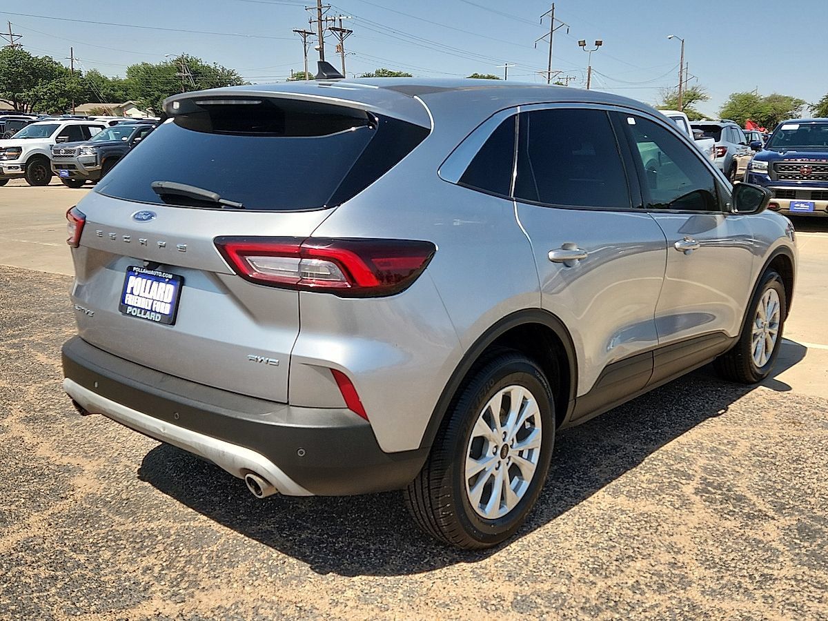 Used 2023 Ford Escape Active w/ Tech Pack #1 AWD/4WD image 3