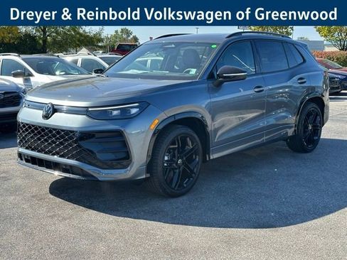 New 2025 Volkswagen Tiguan SE R-Line image 3