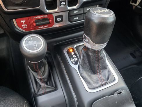 Used 2019 Jeep Wrangler Unlimited Rubicon AWD/4WD image 17