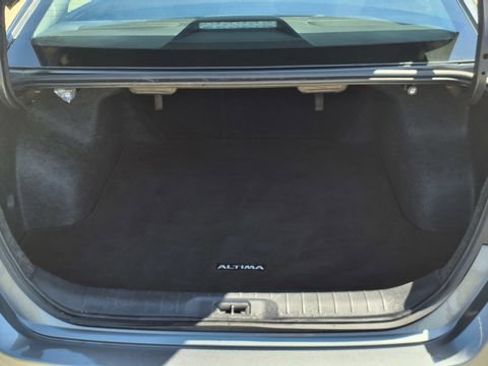 Used 2025 Nissan Altima 2.5 SV image 11