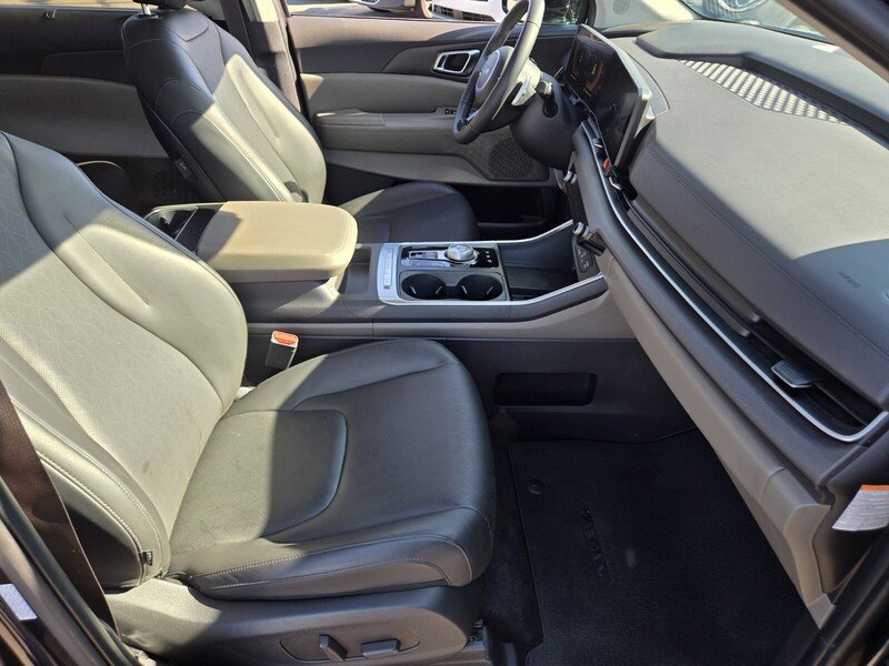 Certified 2025 Kia Carnival EX FWD image 17