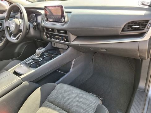 Used 2024 Nissan Rogue SV image 18