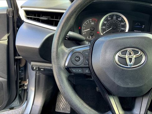Used 2020 Toyota Corolla LE image 18