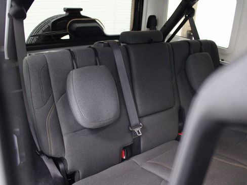 Used 2024 Jeep Wrangler Unlimited Sahara image 27