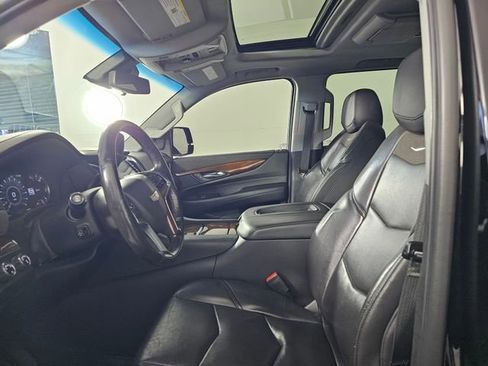 Used 2019 Cadillac Escalade ESV Luxury image 28