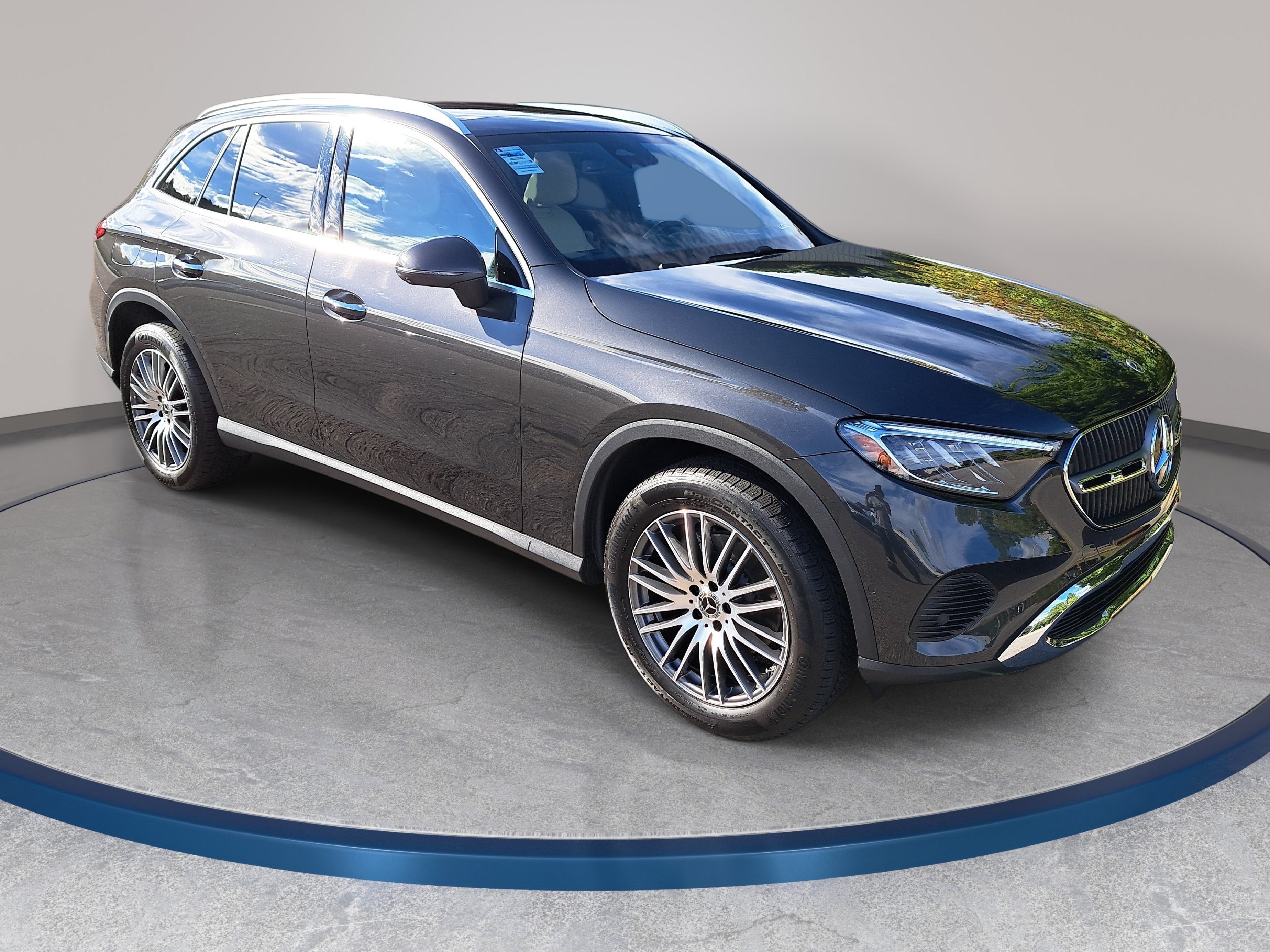 Used 2026 Mercedes-Benz GLC 300 4MATIC image 4