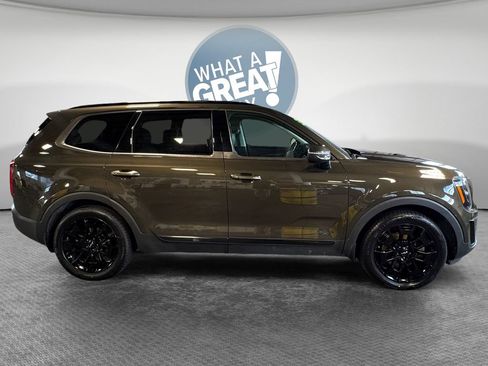 Used 2022 Kia Telluride EX w/ EX Premium Package AWD/4WD image 2